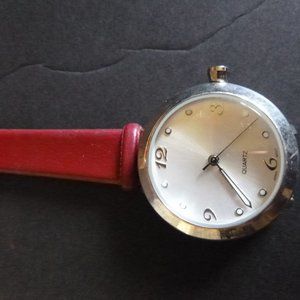 Ladies watch with new battery, moving parts made i